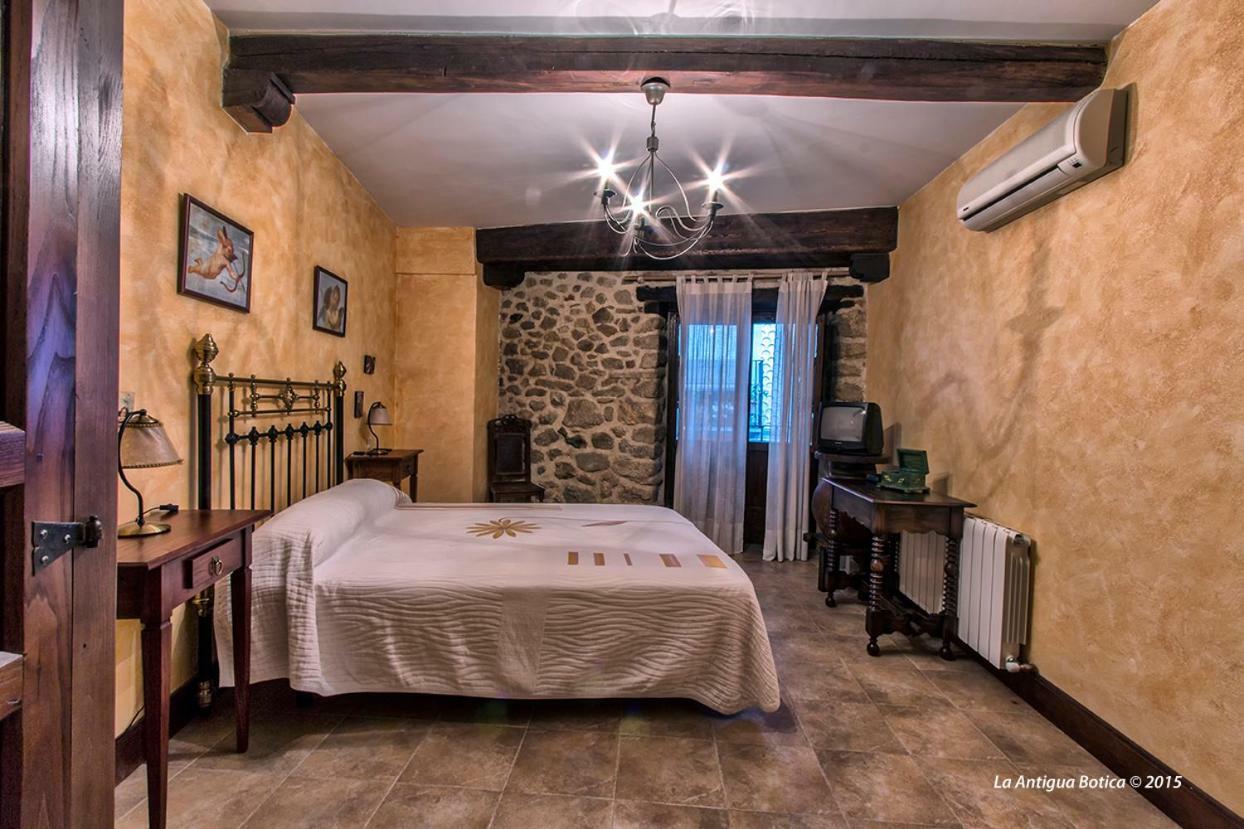 La Antigua Botica Guest House Pasaron Exterior photo