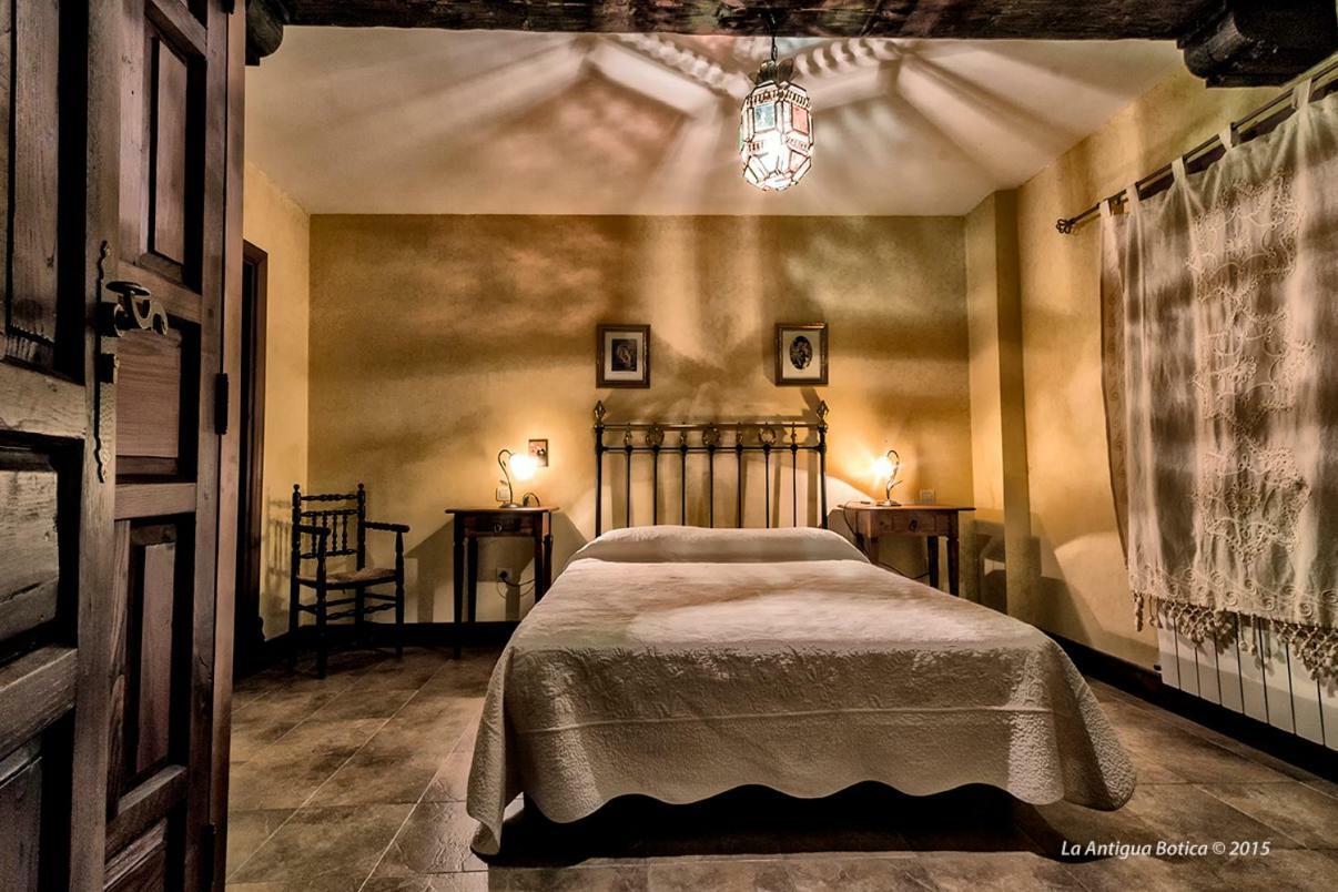 La Antigua Botica Guest House Pasaron Exterior photo