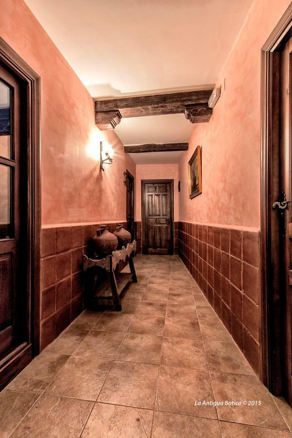 La Antigua Botica Guest House Pasaron Exterior photo